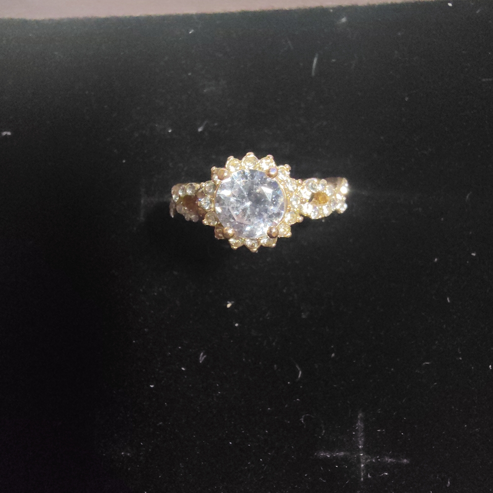 Elegant Gold and Silver Women's Ring